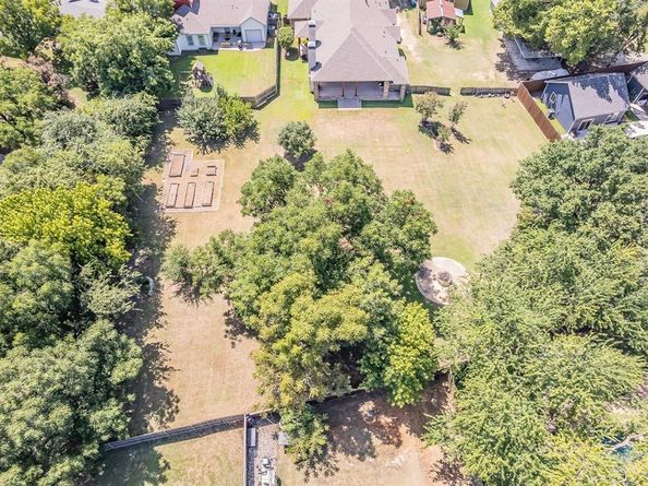 1306  Worthington Street , Grapevine Texas 76051