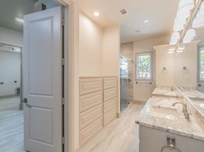 1306  Worthington Street , Grapevine Texas 76051