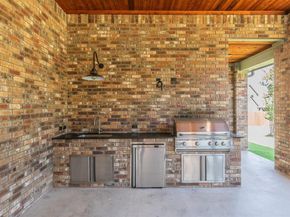 1306  Worthington Street , Grapevine Texas 76051