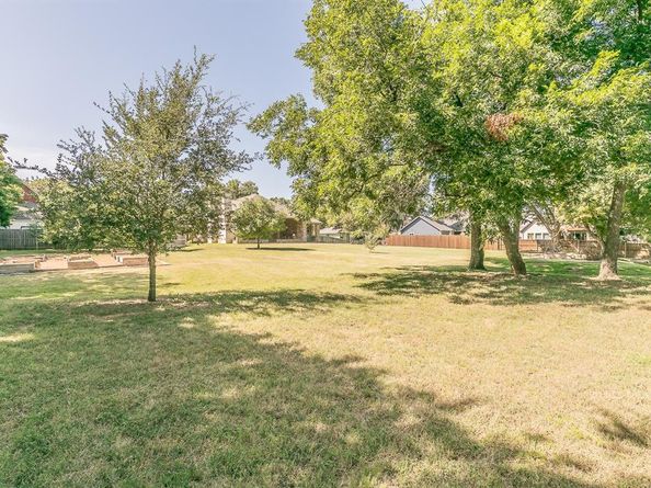 1306  Worthington Street , Grapevine Texas 76051