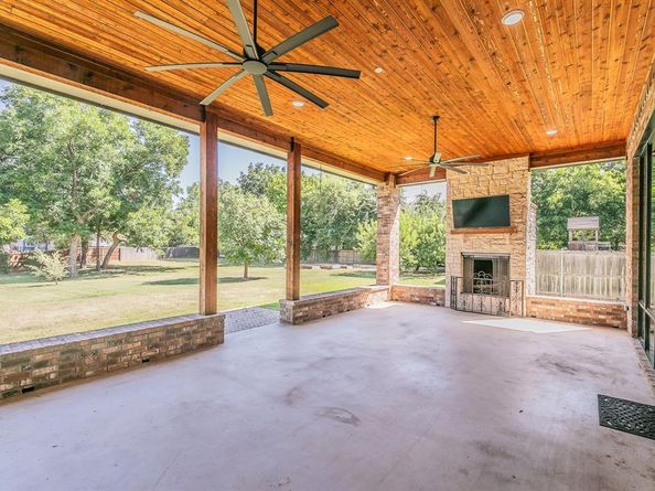 1306  Worthington Street , Grapevine Texas 76051