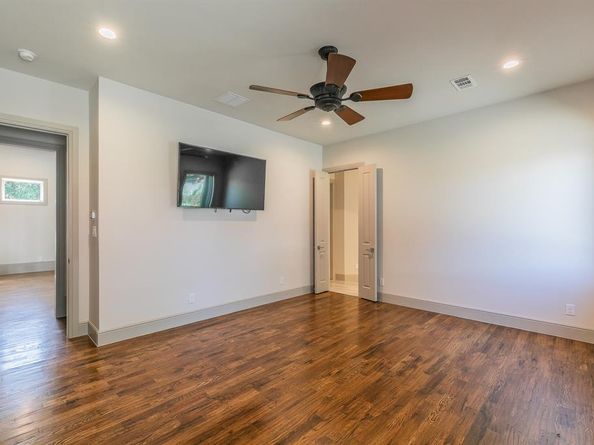 1306  Worthington Street , Grapevine Texas 76051