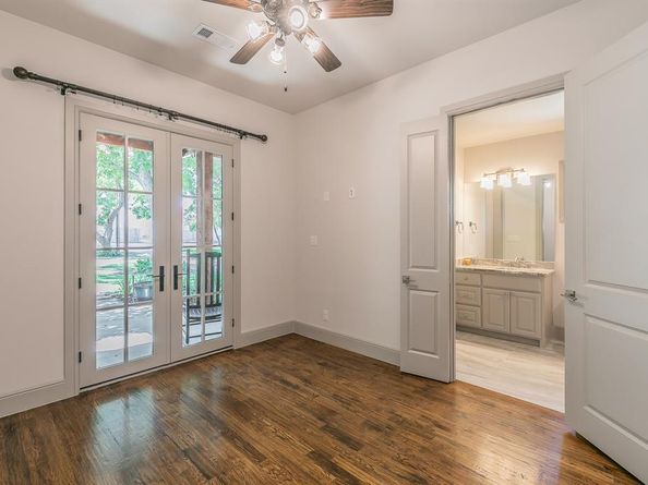 1306  Worthington Street , Grapevine Texas 76051