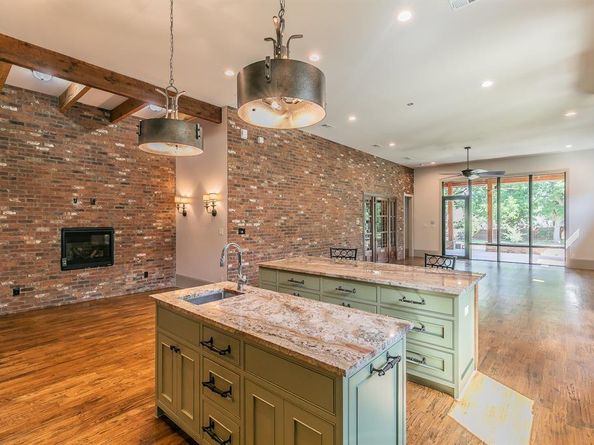 1306  Worthington Street , Grapevine Texas 76051