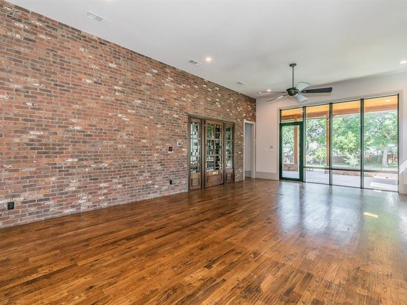 1306  Worthington Street , Grapevine Texas 76051