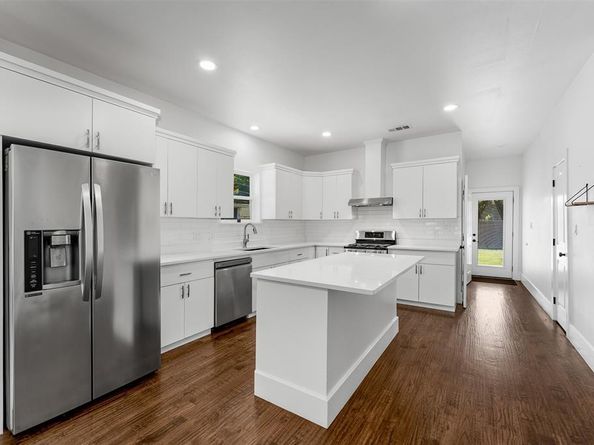916 S Montreal Avenue , Dallas Texas 75208