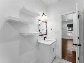 916 S Montreal Avenue , Dallas Texas 75208