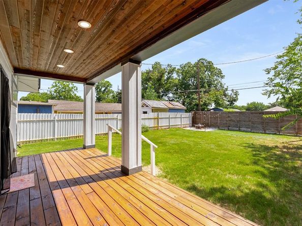 916 S Montreal Avenue , Dallas Texas 75208