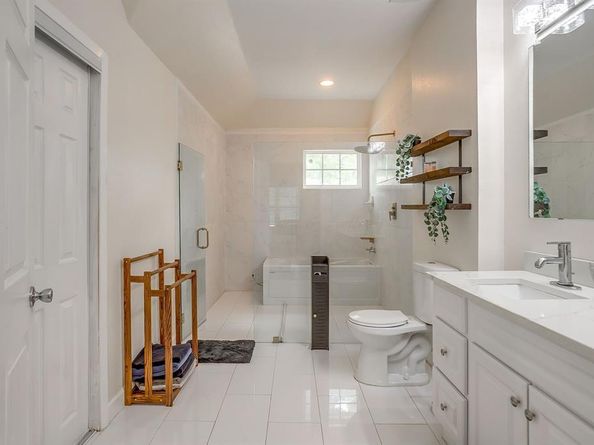 201 W Enon Avenue , Everman Texas 76140