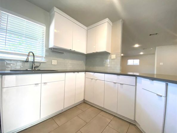 306 W Northgate Drive , Irving Texas 75062