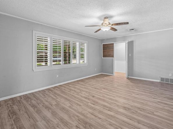 3305  Leith Avenue , Fort Worth Texas 76133