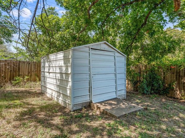 3305  Leith Avenue , Fort Worth Texas 76133