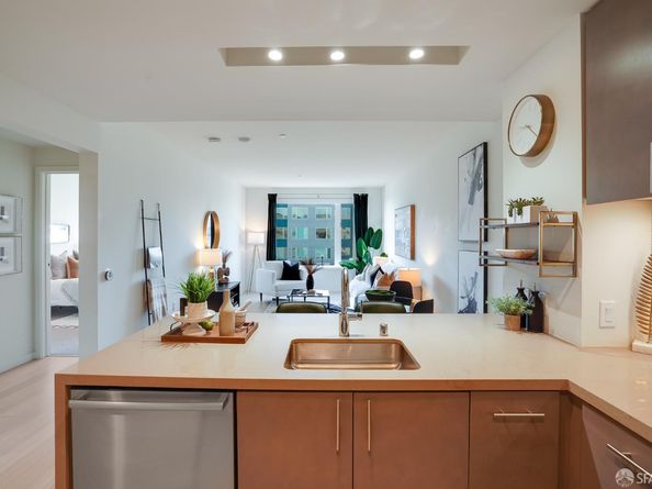 52 Innes Court 305, San Francisco CA 94124