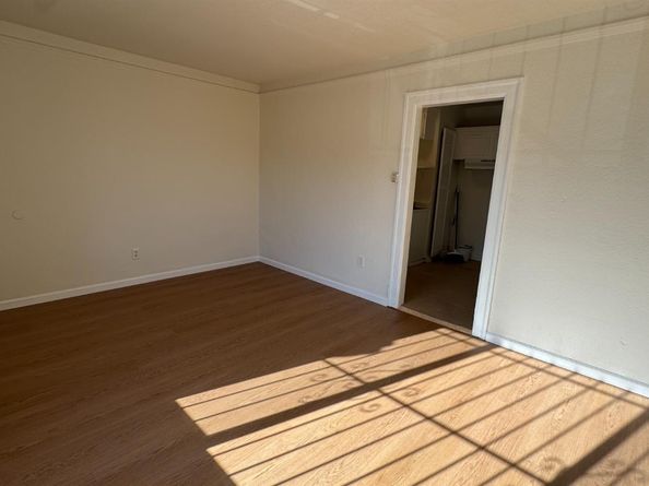 7302 Ney Avenue, Oakland CA 94605
