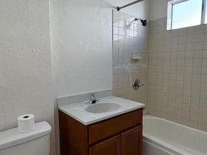 7302 Ney Avenue, Oakland CA 94605