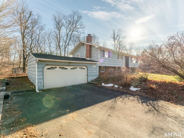 6 Maple Circle, Monroe CT 06468