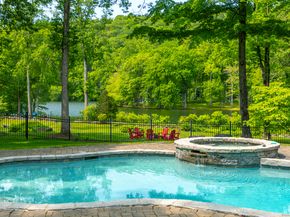 8 Heritage Island Road, New Fairfield CT 06812