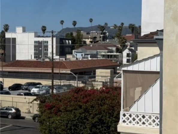 328 N Mariposa, Los Angeles CA 90004