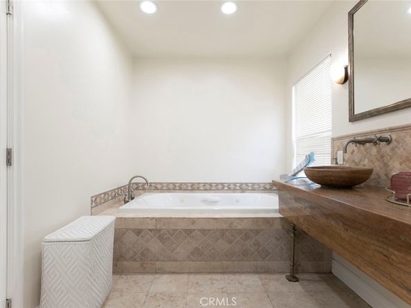 4710 Ventura Canyon Avenue, Sherman Oaks CA 91423