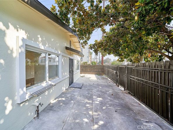 1103 S Hobart Boulevard, Los Angeles CA 90006