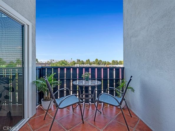 18645 Hatteras Street 230, Tarzana CA 91356