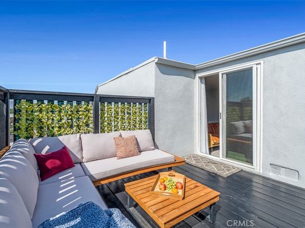 18645 Hatteras Street 230, Tarzana CA 91356