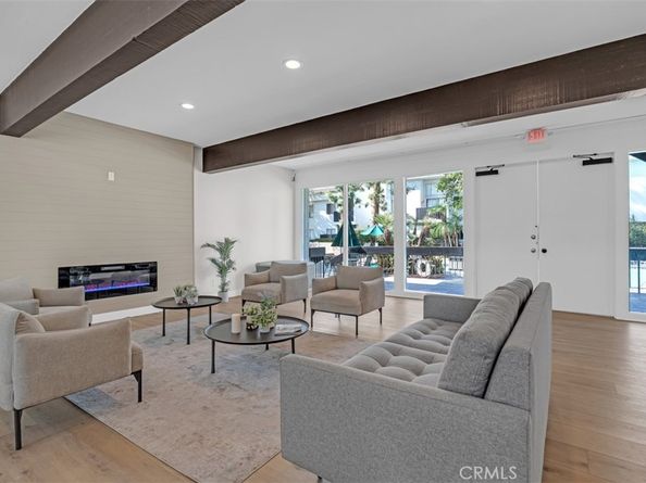 18645 Hatteras Street 230, Tarzana CA 91356