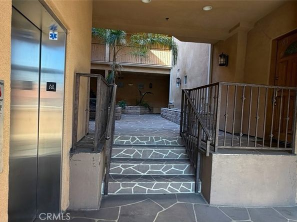 1515 Grismer Avenue 302, Burbank CA 91504