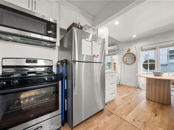 352 S Benton Way, Los Angeles CA 90057
