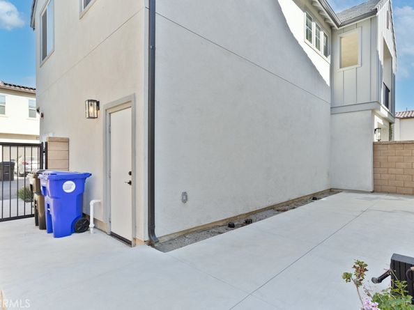 16040 Jamie Lane 9, Fontana CA 92336