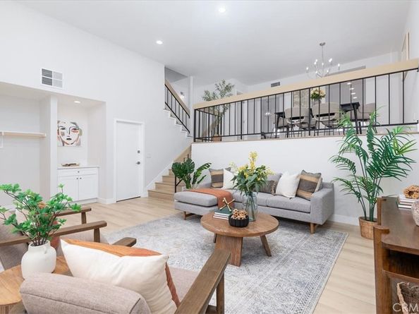 17150 Burbank Boulevard 25, Encino CA 91316