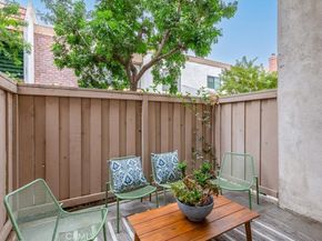 17150 Burbank Boulevard 25, Encino CA 91316