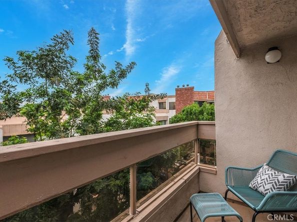 17150 Burbank Boulevard 25, Encino CA 91316