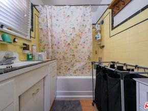 2426 W Avenue 33, Los Angeles CA 90065