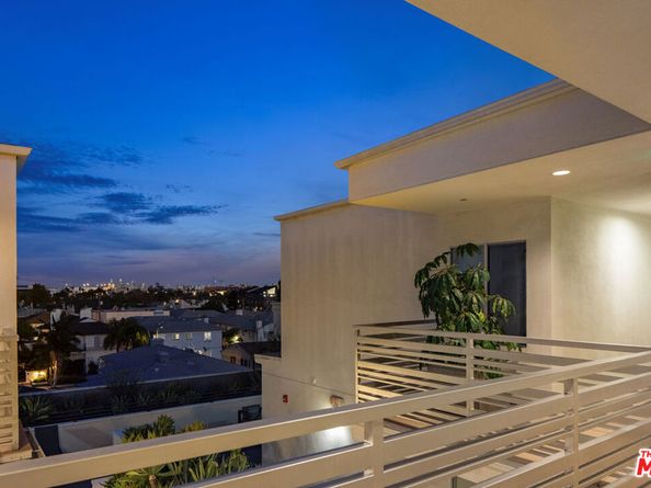 118 N Kings Road PH3, Los Angeles CA 90048