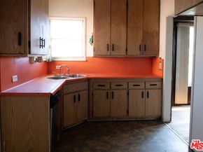 530 W 89th Street, Los Angeles CA 90044