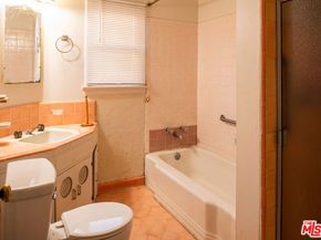 530 W 89th Street, Los Angeles CA 90044