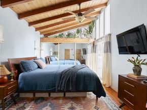 8460 Kirkwood Drive, Los Angeles CA 90046