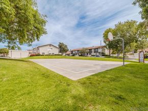 6859 Pear Tree, Carlsbad CA 92011