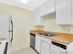8620 Via Mallorca H, La Jolla CA 92037