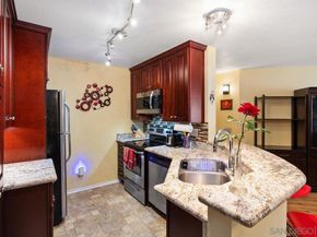 7263 Camino Degrazia 33, San Diego CA 92111