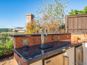 7135 Sitio Caliente, Carlsbad CA 92009