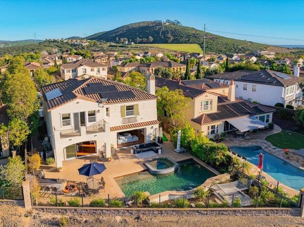 7135 Sitio Caliente, Carlsbad CA 92009