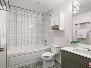 500 Molino Street 208, Los Angeles CA 90013