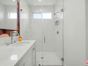 1207 N Commonwealth Avenue, Los Angeles CA 90029