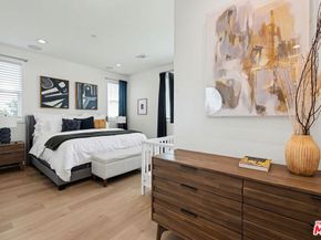 1207 N Commonwealth Avenue, Los Angeles CA 90029