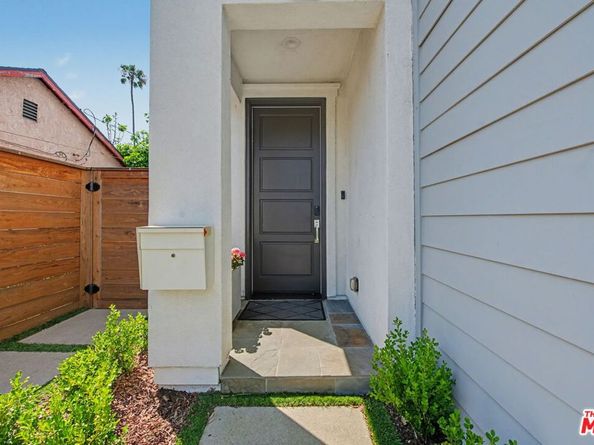 1207 N Commonwealth Avenue, Los Angeles CA 90029