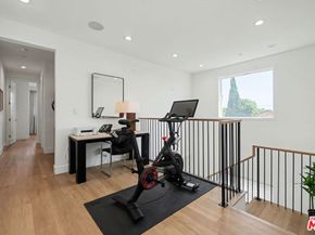 1207 N Commonwealth Avenue, Los Angeles CA 90029