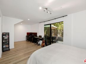 4724 N Village Court Lane, Valley Village CA 91607