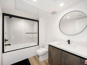 4724 N Village Court Lane, Valley Village CA 91607